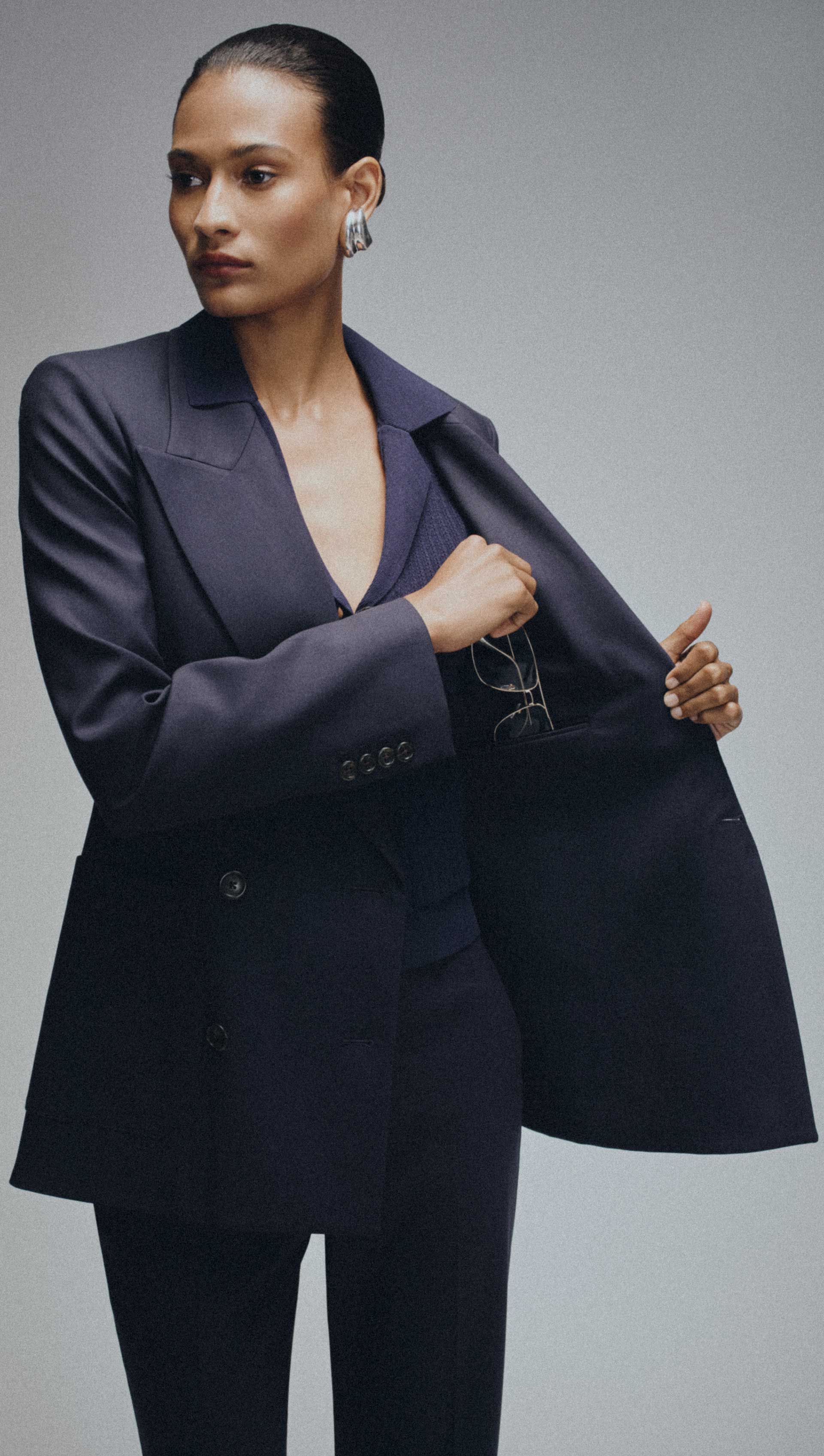 Chelsea Blazer in Seasonless Wool | Midnight - Image 11