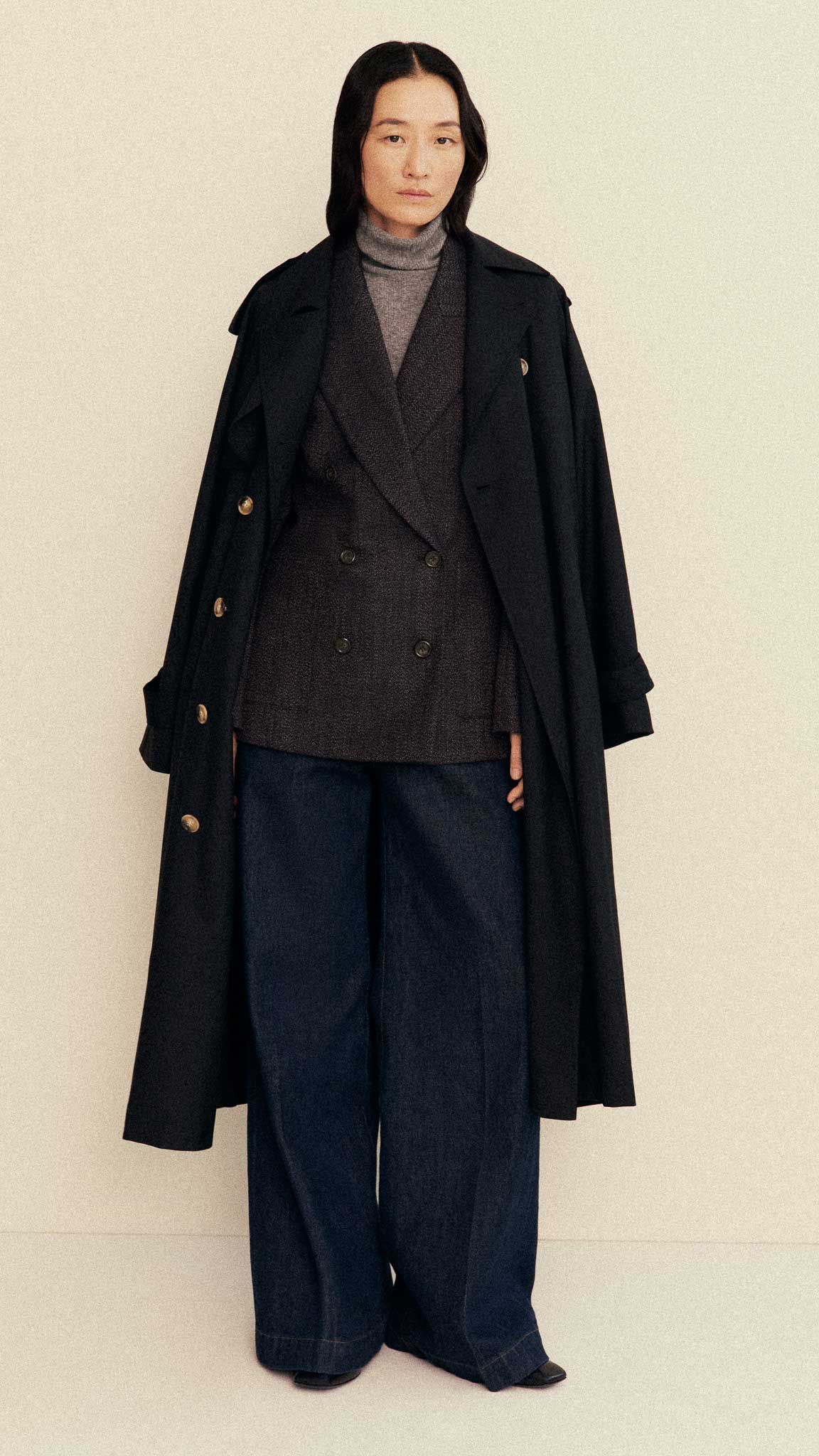 Classic Trench Coat in Seasonless Wool | Black - Image 9
