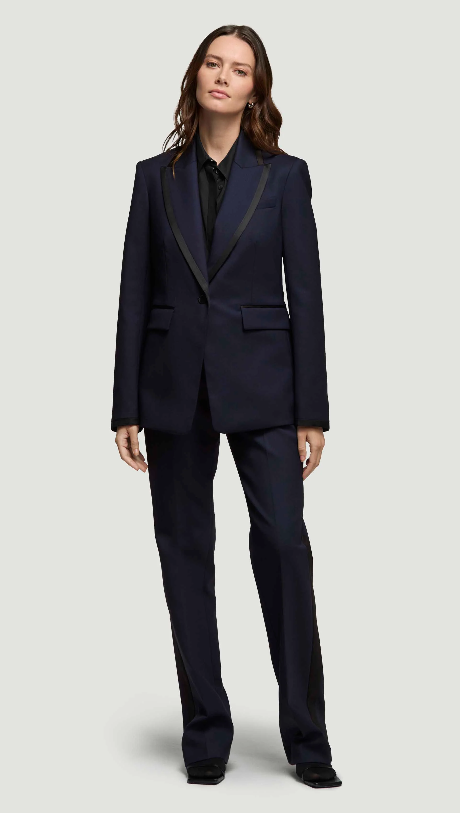 Colorblocked Sculpted Blazer in Seasonless Wool | Midnight/Black - Image 4
