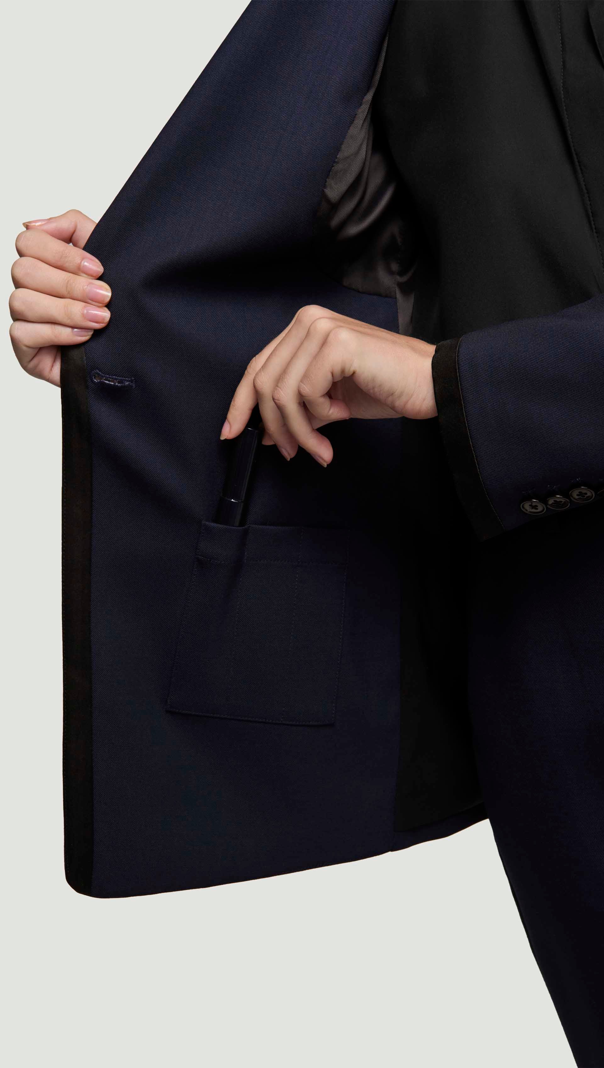 Colorblocked Sculpted Blazer in Seasonless Wool | Midnight/Black - Image 5