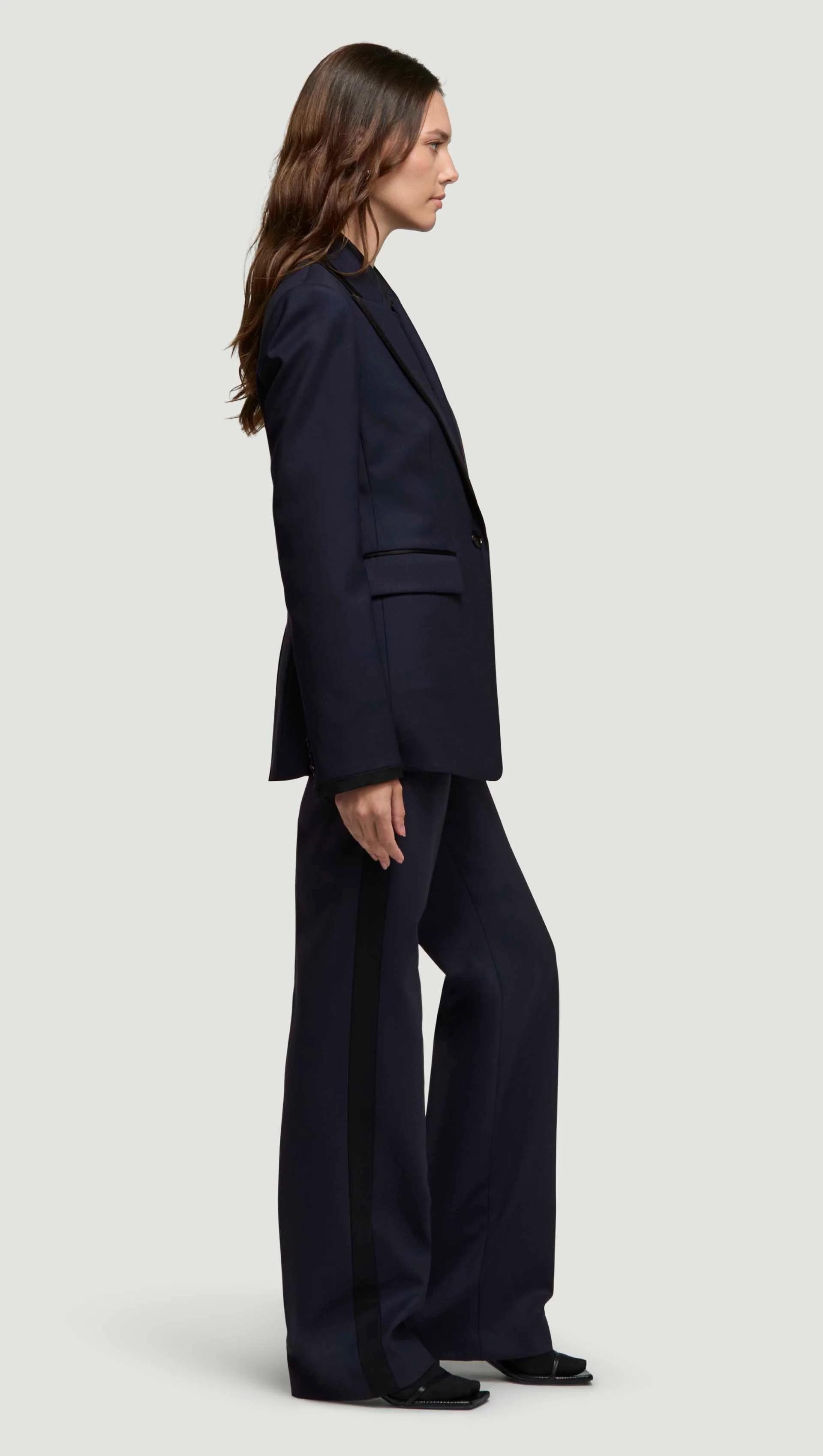 Colorblocked Sculpted Blazer in Seasonless Wool | Midnight/Black - Image 6