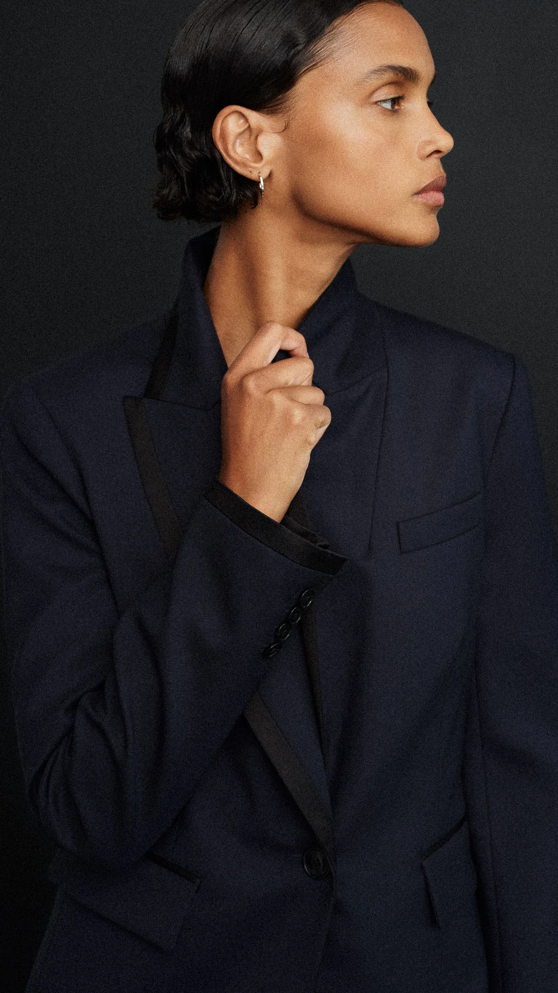 Colorblocked Sculpted Blazer in Seasonless Wool | Midnight/Black - Image 8