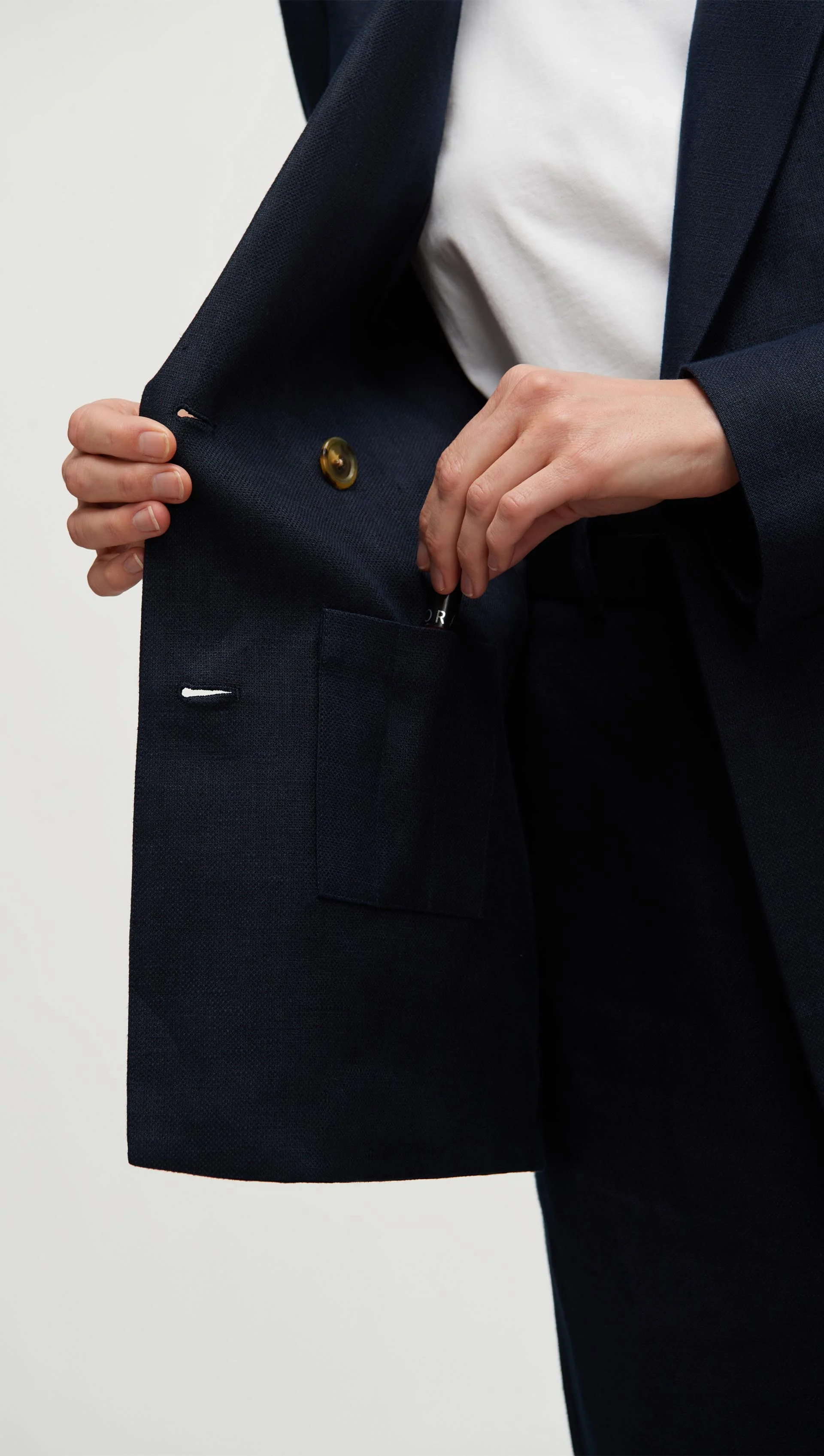 Double-Breasted Blazer in Basket Weave Linen | Midnight - Image 6