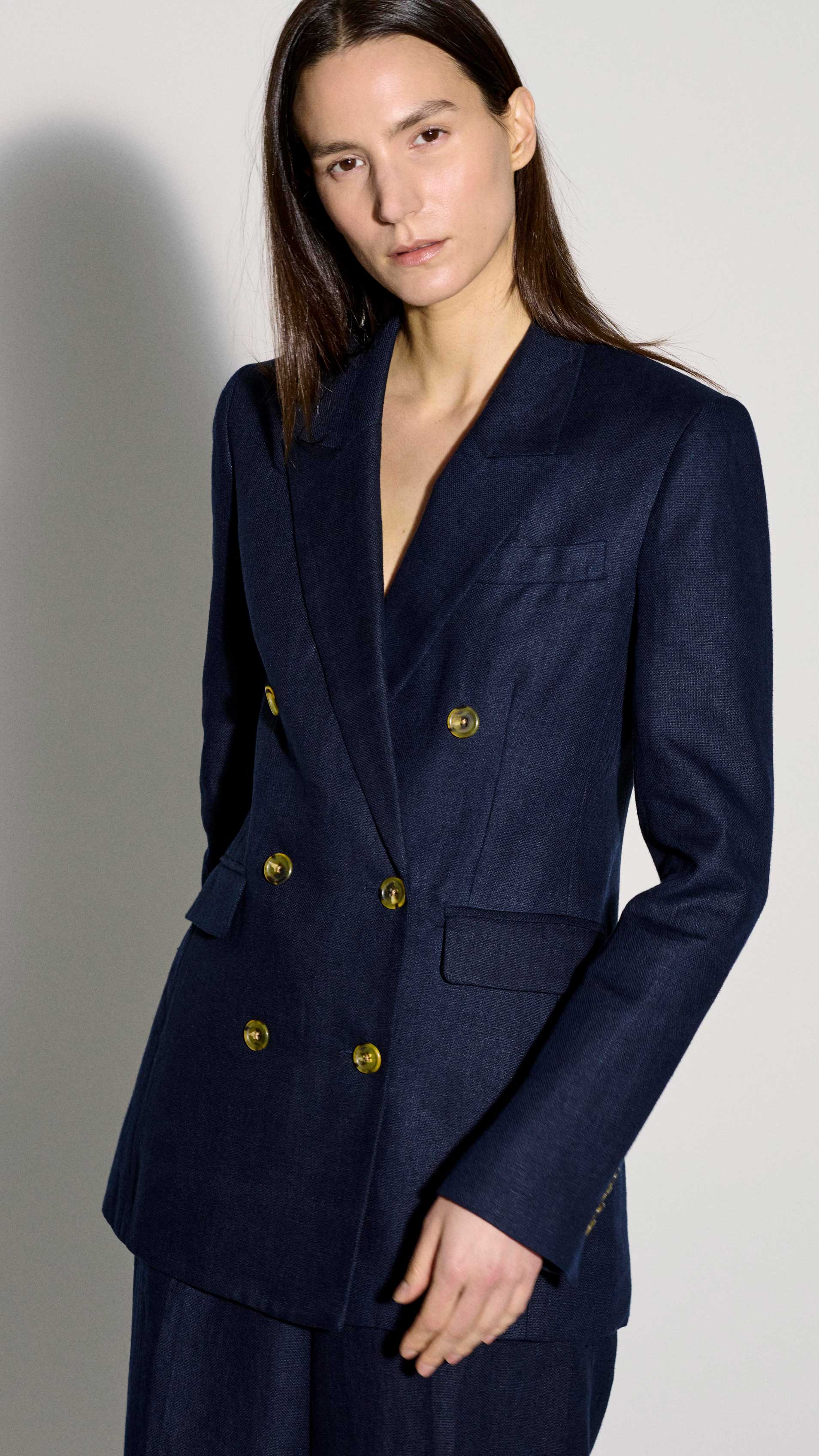 Double-Breasted Blazer in Basket Weave Linen | Midnight - Image 7
