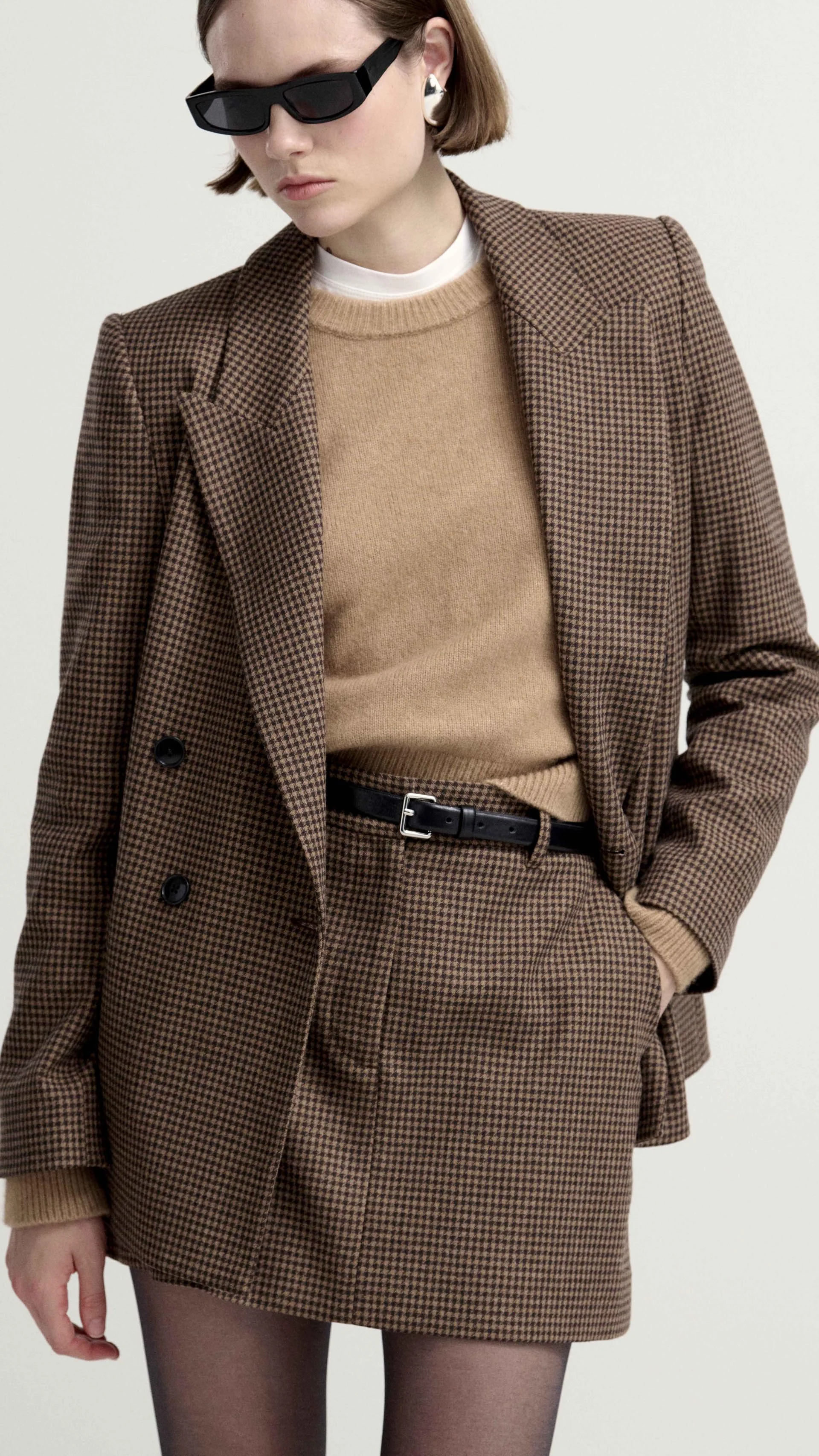 Peak Lapel Blazer in Viscose Blend | Brown/Camel Houndstooth - Image 10