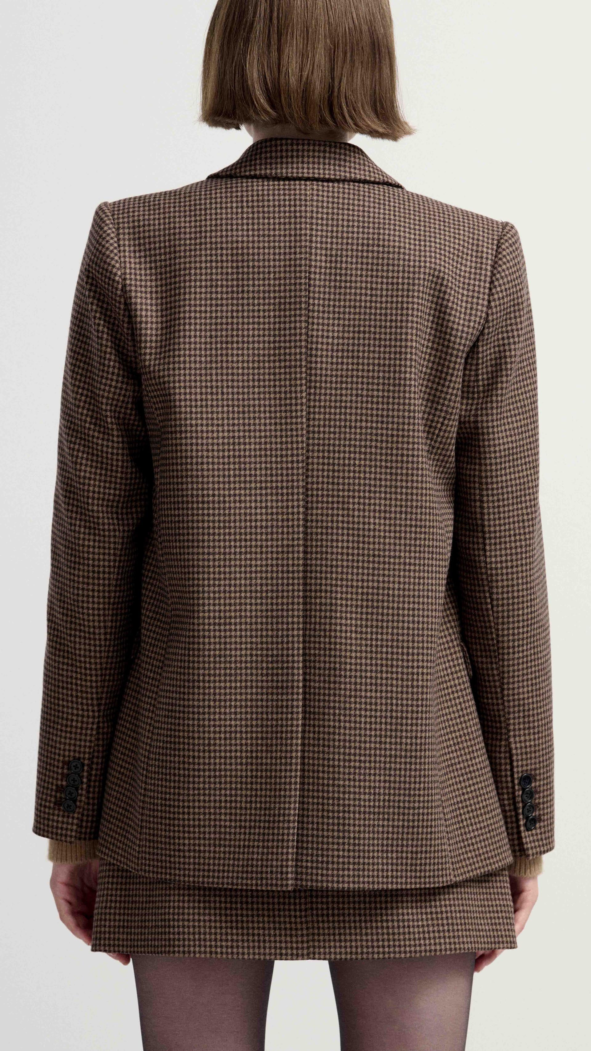 Peak Lapel Blazer in Viscose Blend | Brown/Camel Houndstooth - Image 11