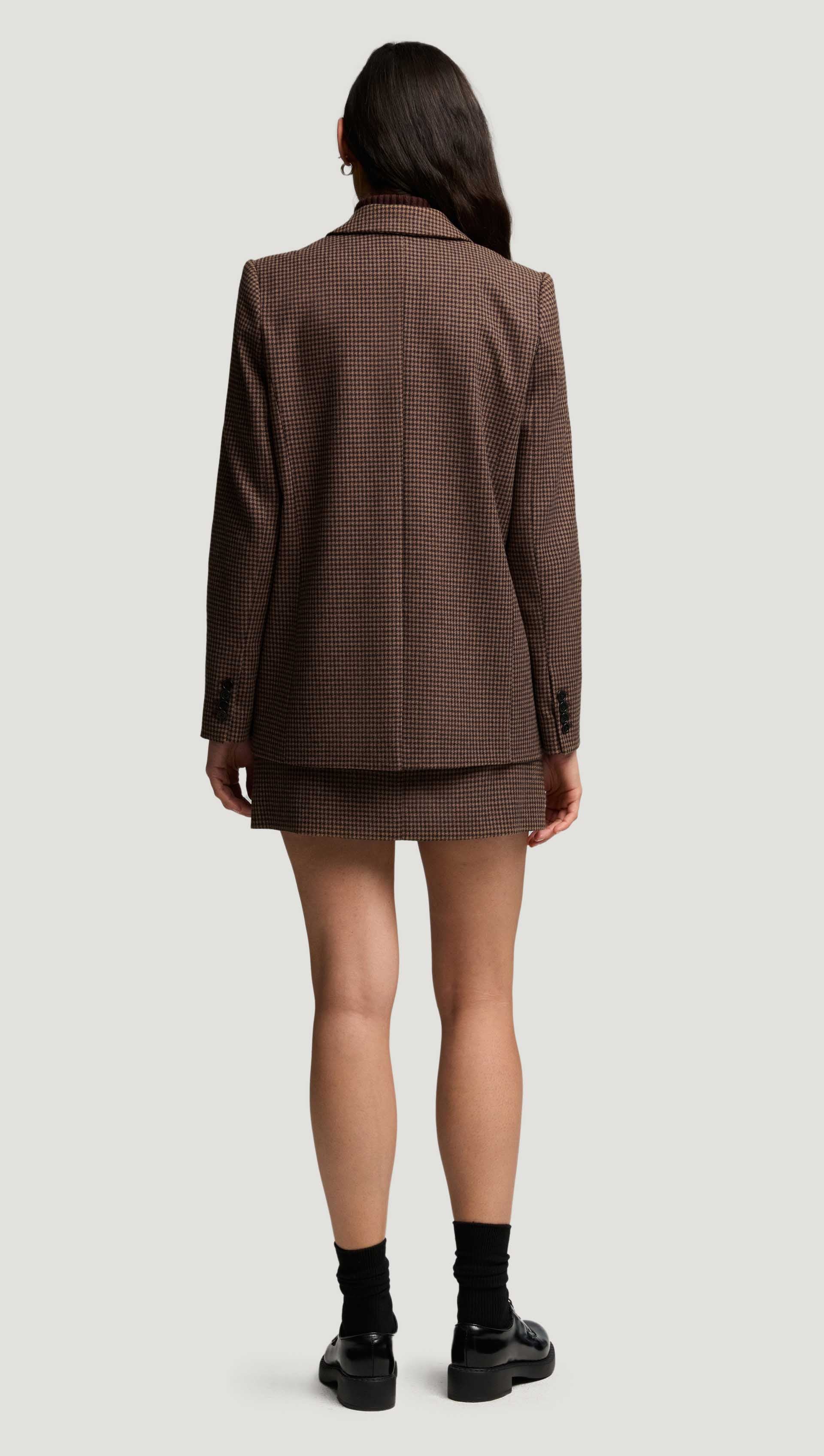 Peak Lapel Blazer in Viscose Blend | Brown/Camel Houndstooth - Image 5