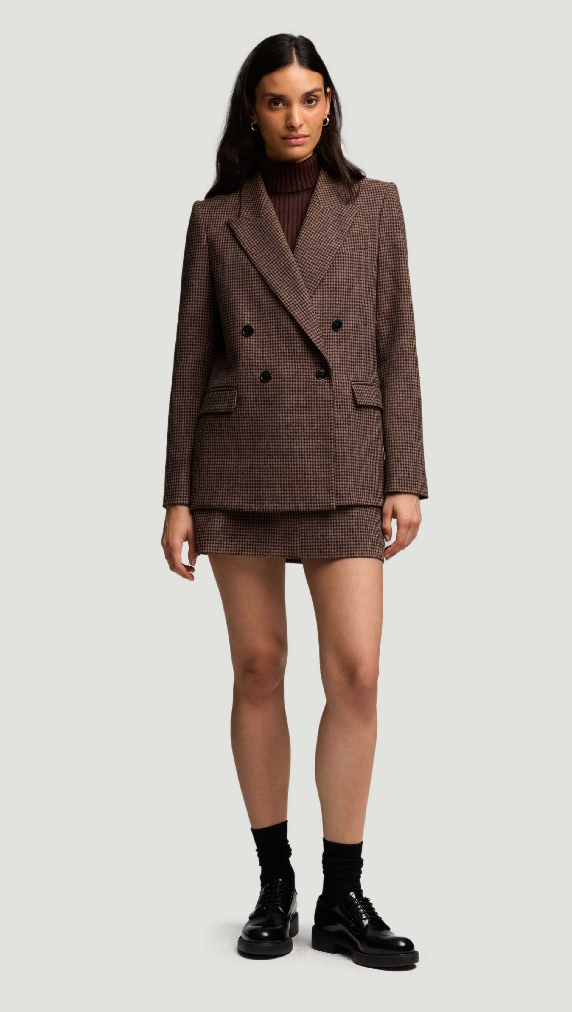 Peak Lapel Blazer in Viscose Blend | Brown/Camel Houndstooth - Image 6