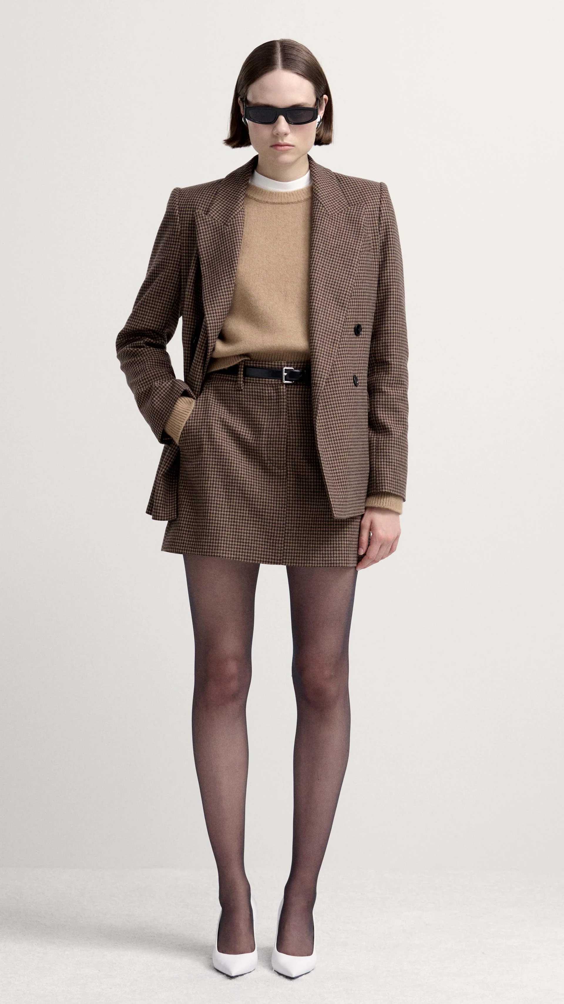 Peak Lapel Blazer in Viscose Blend | Brown/Camel Houndstooth - Image 9