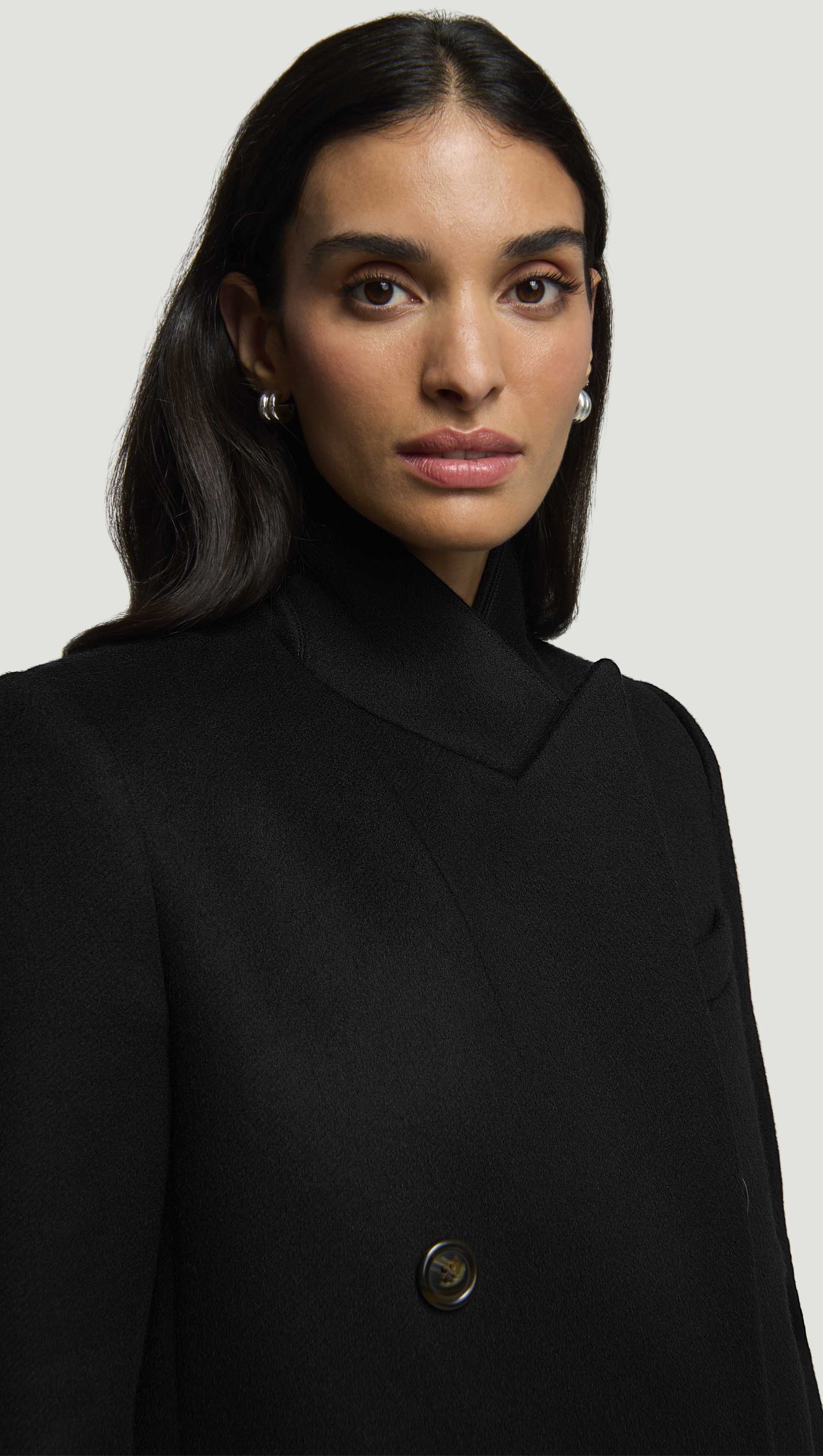 Peak Lapel Coat in Shiny Wool | Black - Image 4