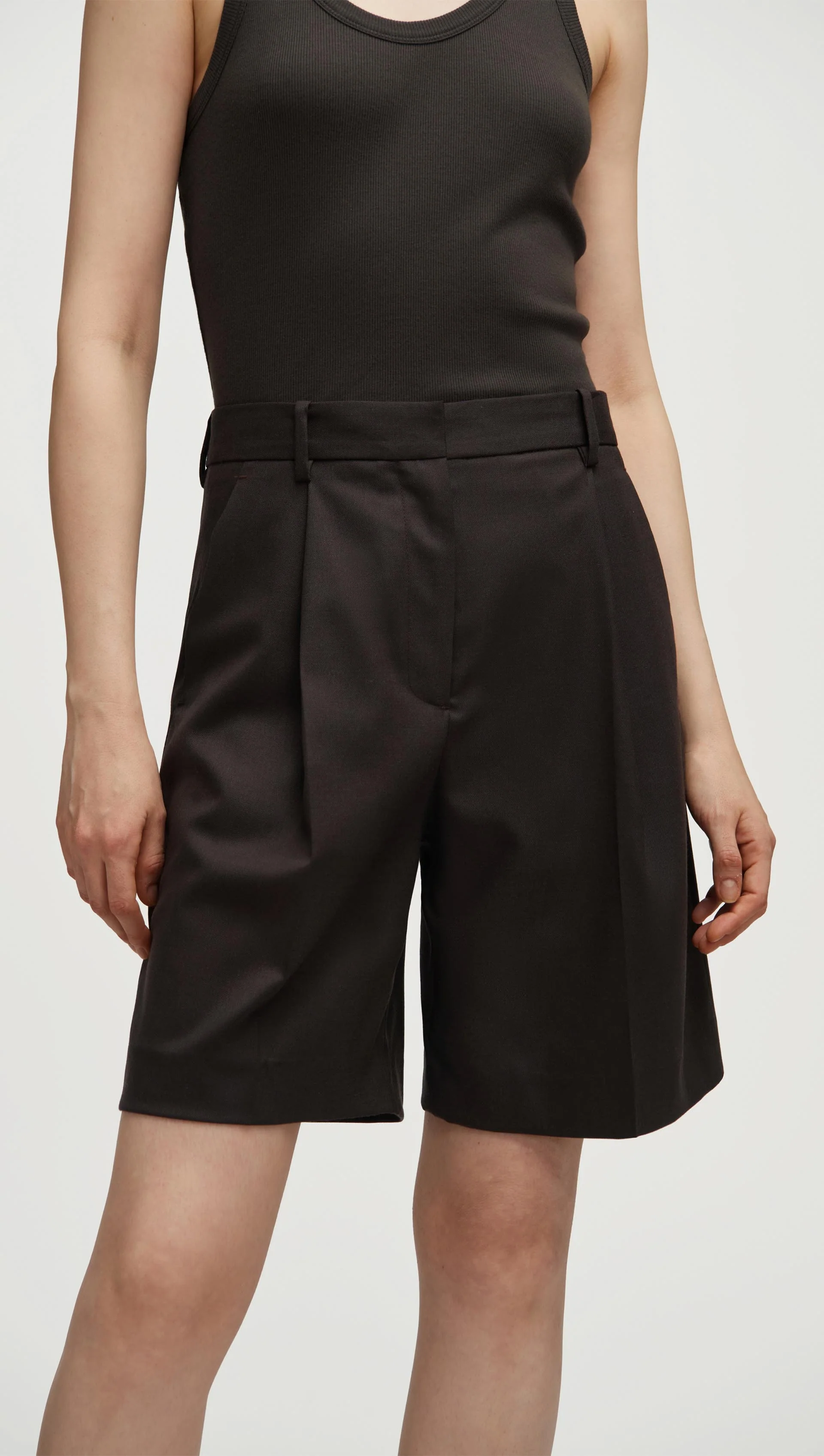 Pleated Shorts in Seasonless Wool | Smoke - Image 5