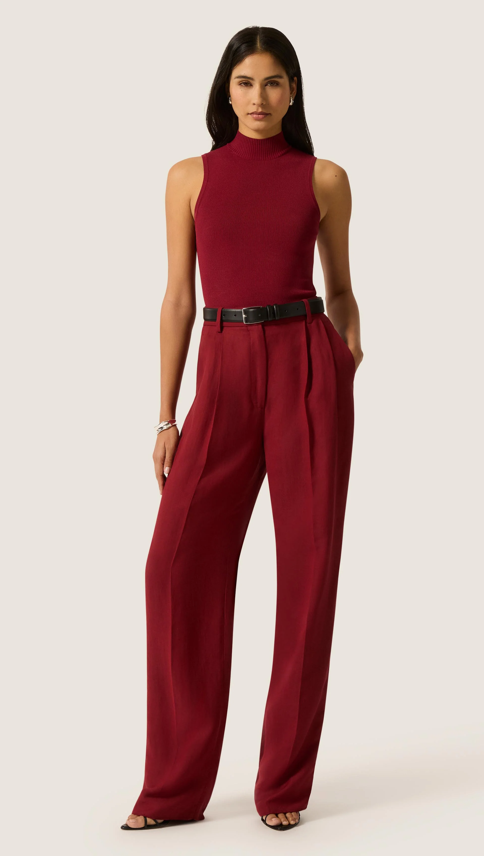 Pleated Tapered Trouser in Viscose Linen | Maroon