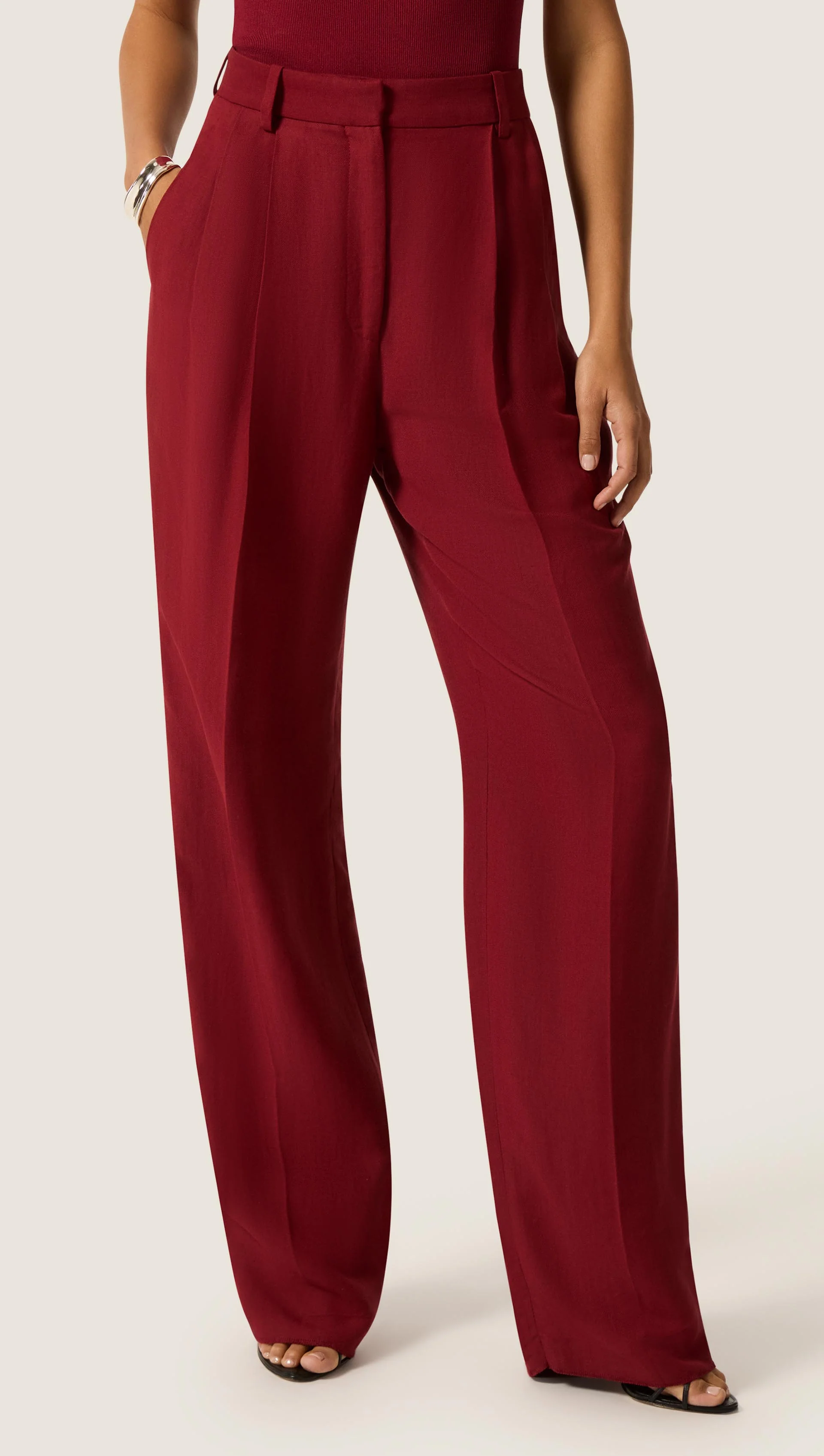 Pleated Tapered Trouser in Viscose Linen | Maroon - Image 4