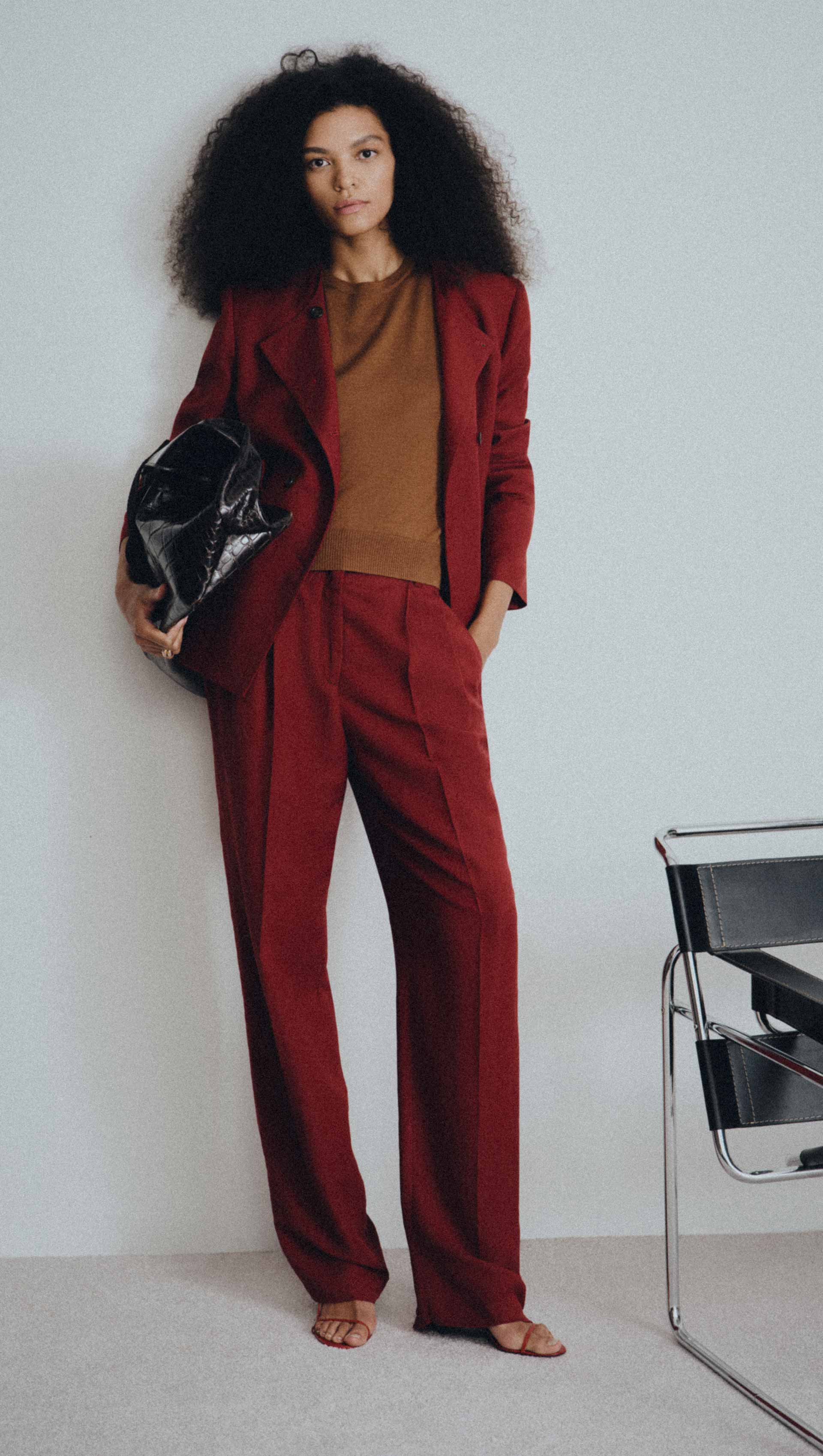 Pleated Tapered Trouser in Viscose Linen | Maroon - Image 6