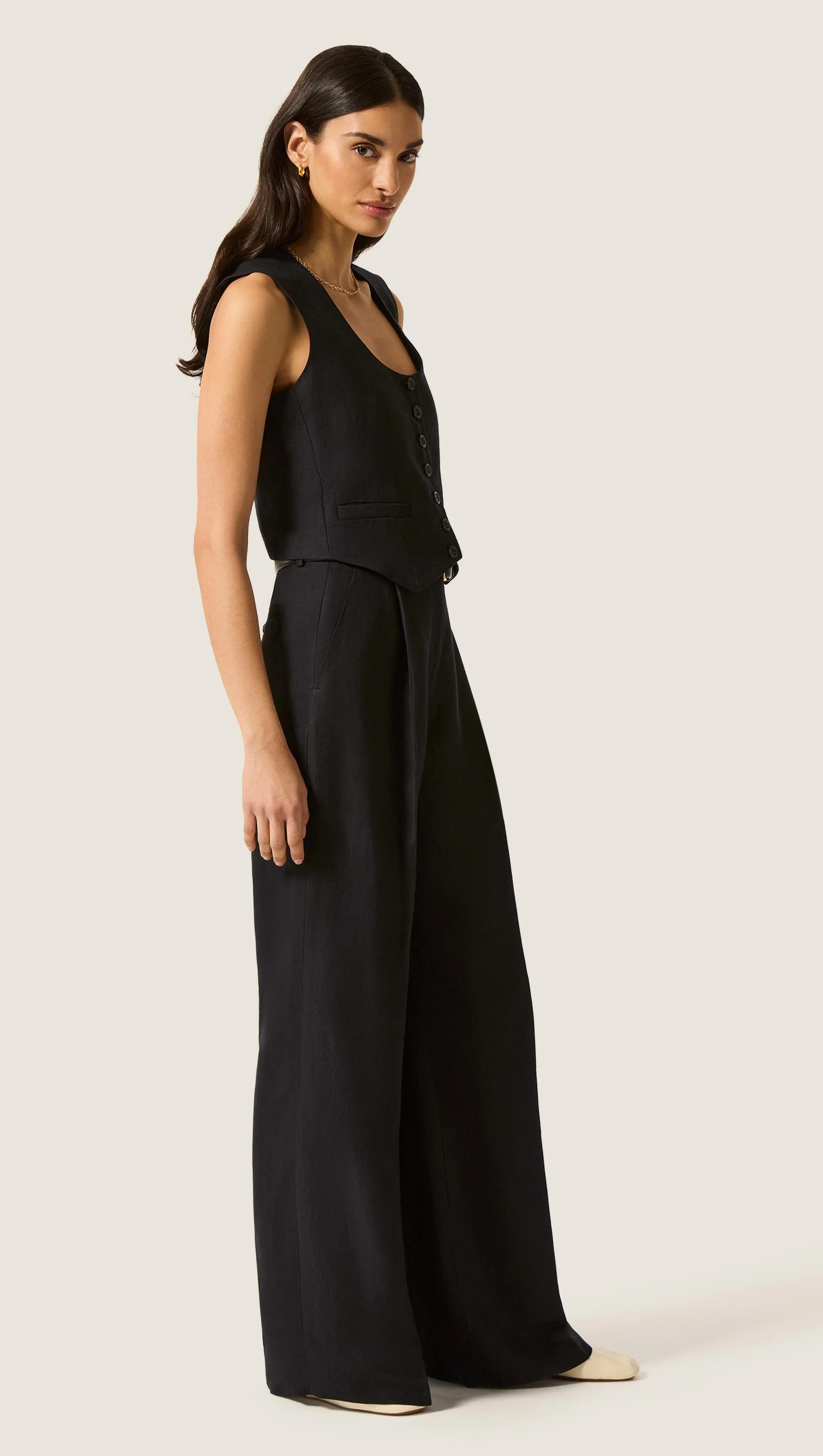Scoop Neck Waistcoat in Viscose Linen | Black - Image 3