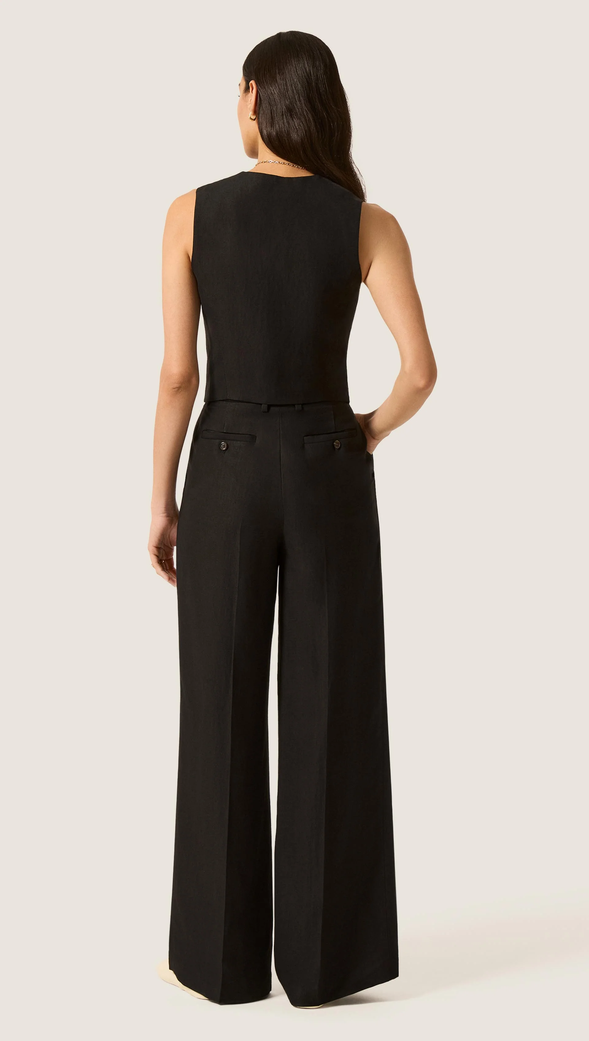 Scoop Neck Waistcoat in Viscose Linen | Black - Image 4