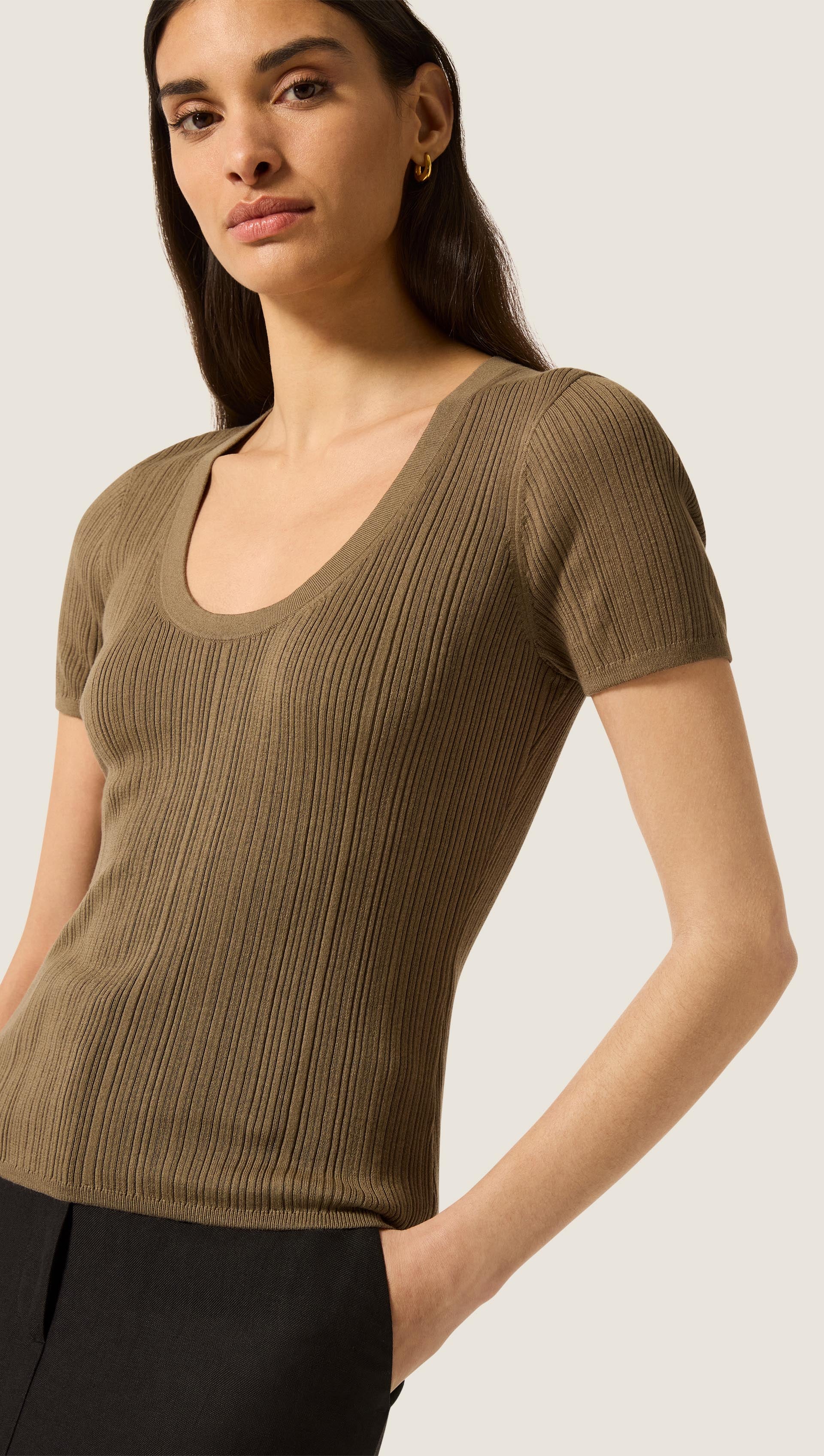 Shortsleeve Scoop Neck in Silk Cotton | Army Green - Image 3