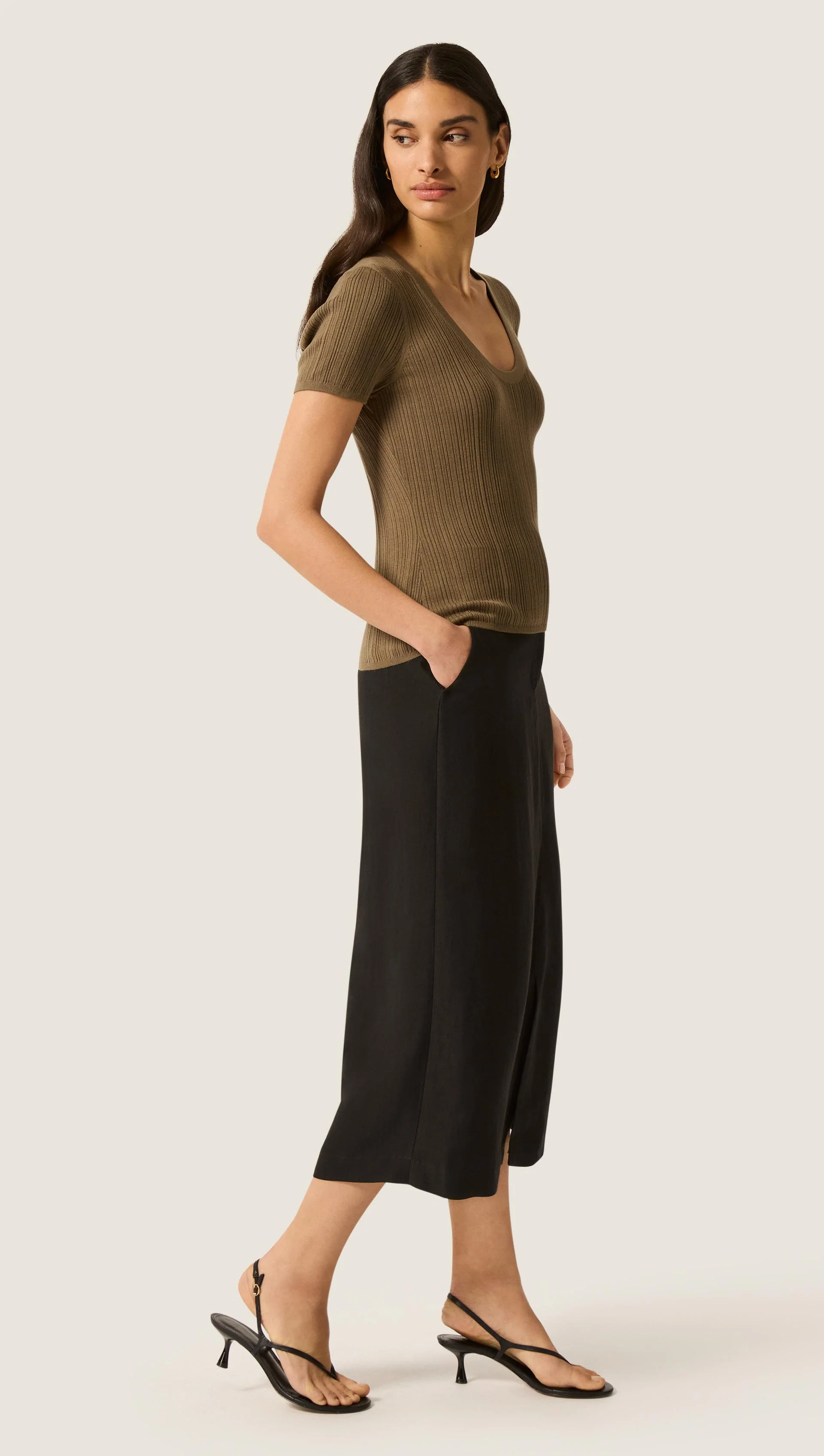 Shortsleeve Scoop Neck in Silk Cotton | Army Green - Image 4