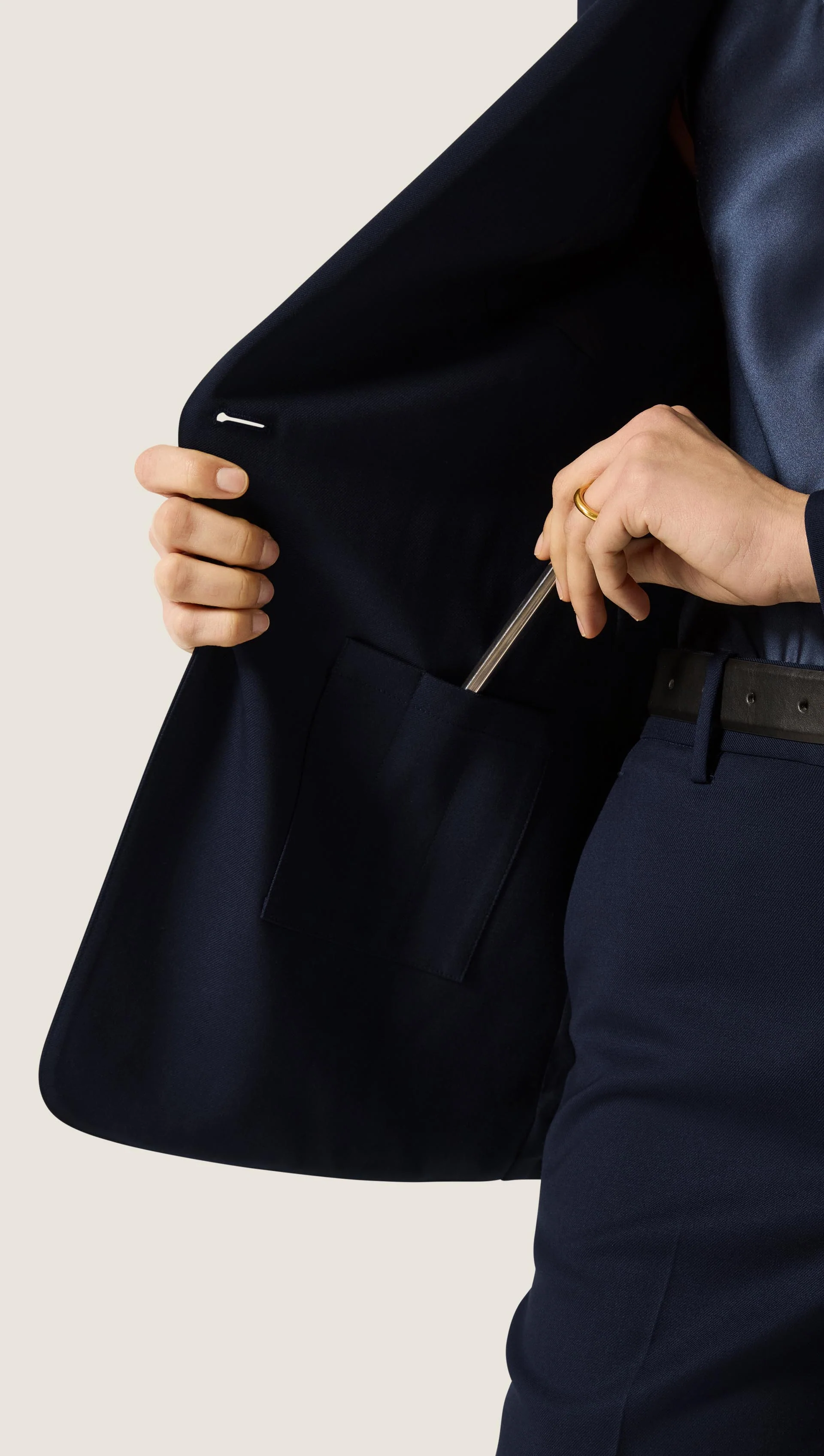 Single Button Blazer in Seasonless Wool | Midnight - Image 7