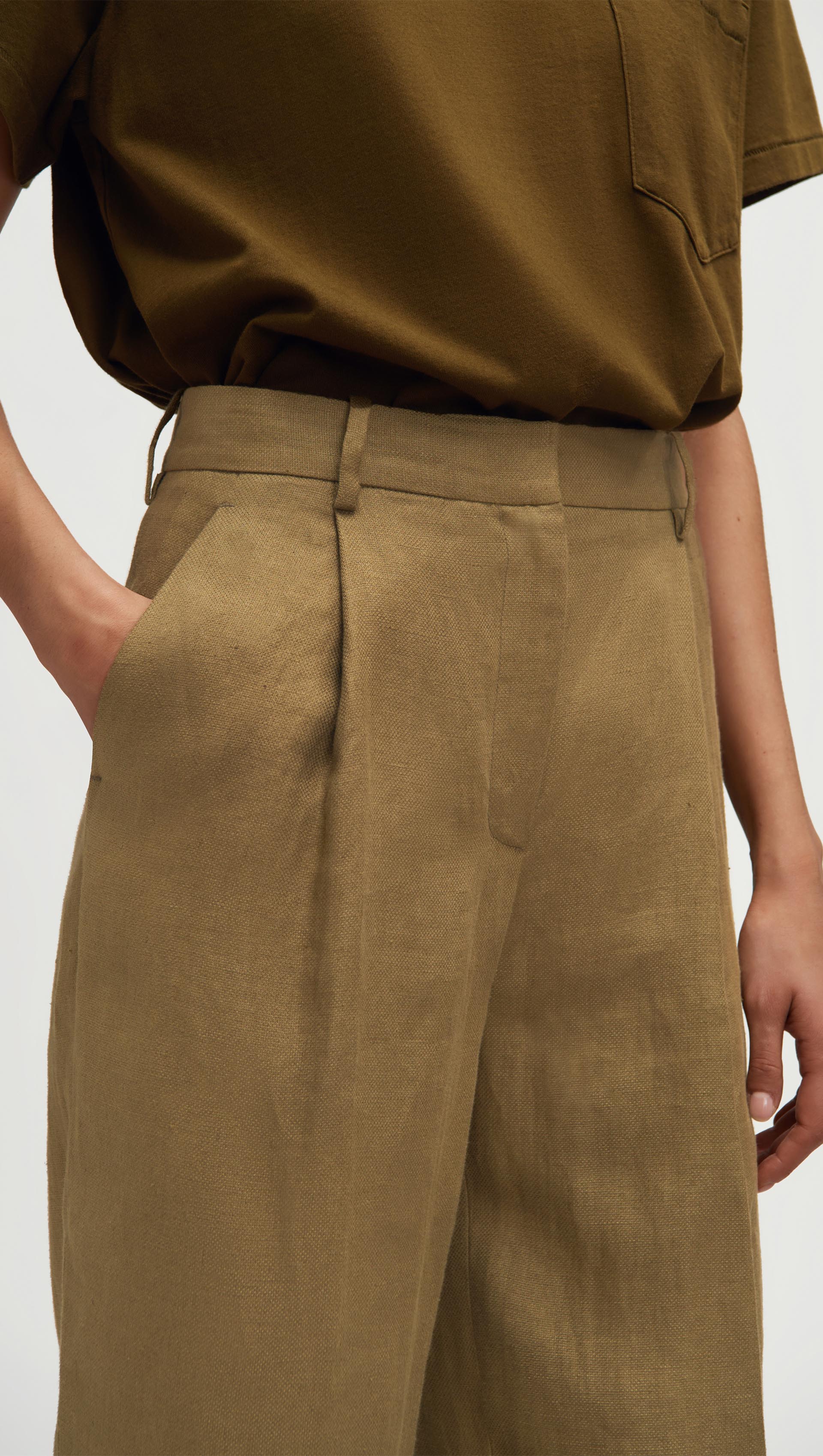 Single Pleat Trouser in Basket Weave Linen | Fern - Image 5