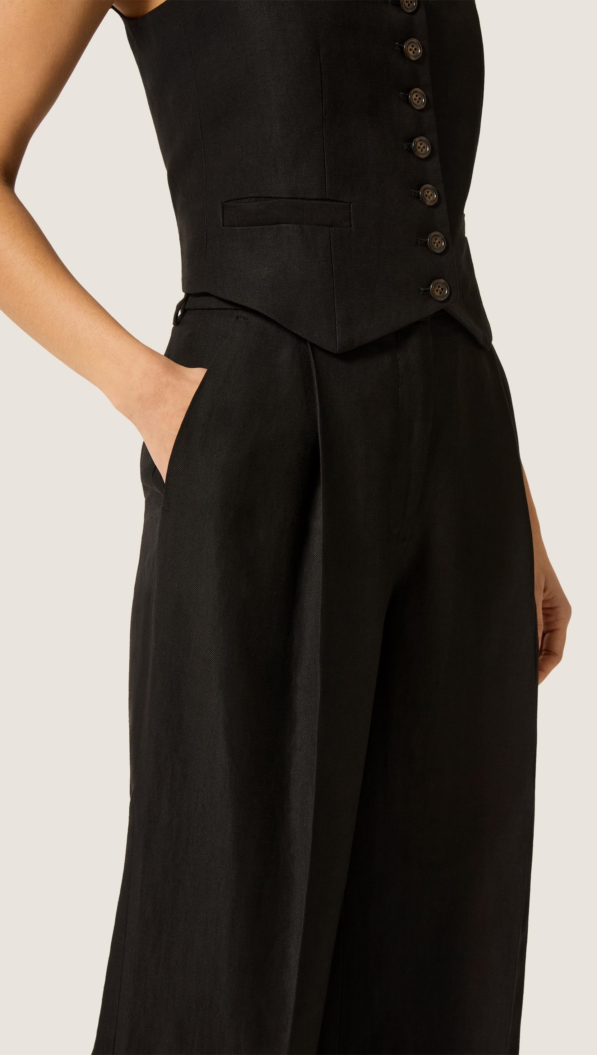 Single Pleat Trouser in Viscose Linen | Black - Image 3