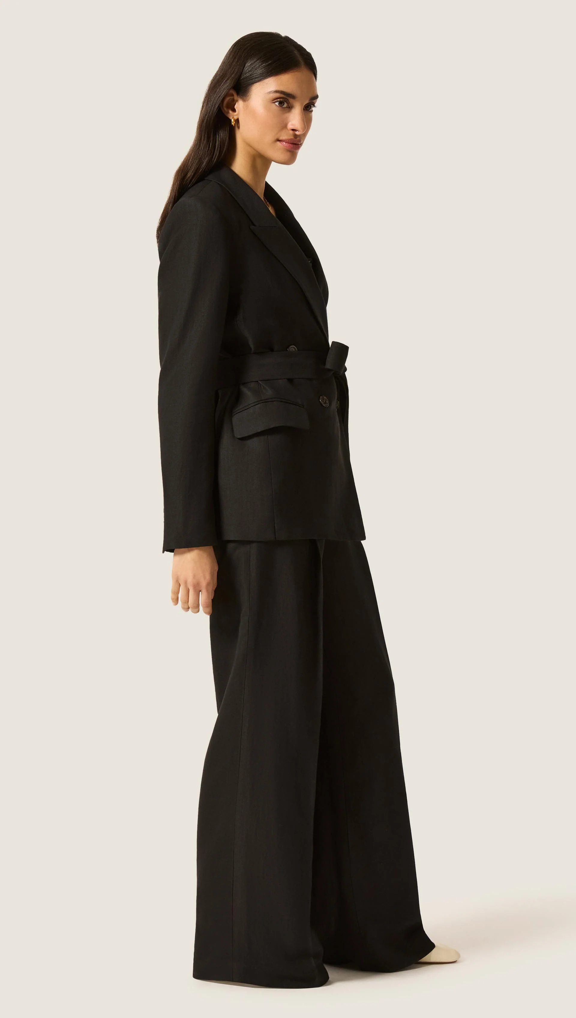 Single Pleat Trouser in Viscose Linen | Black - Image 5