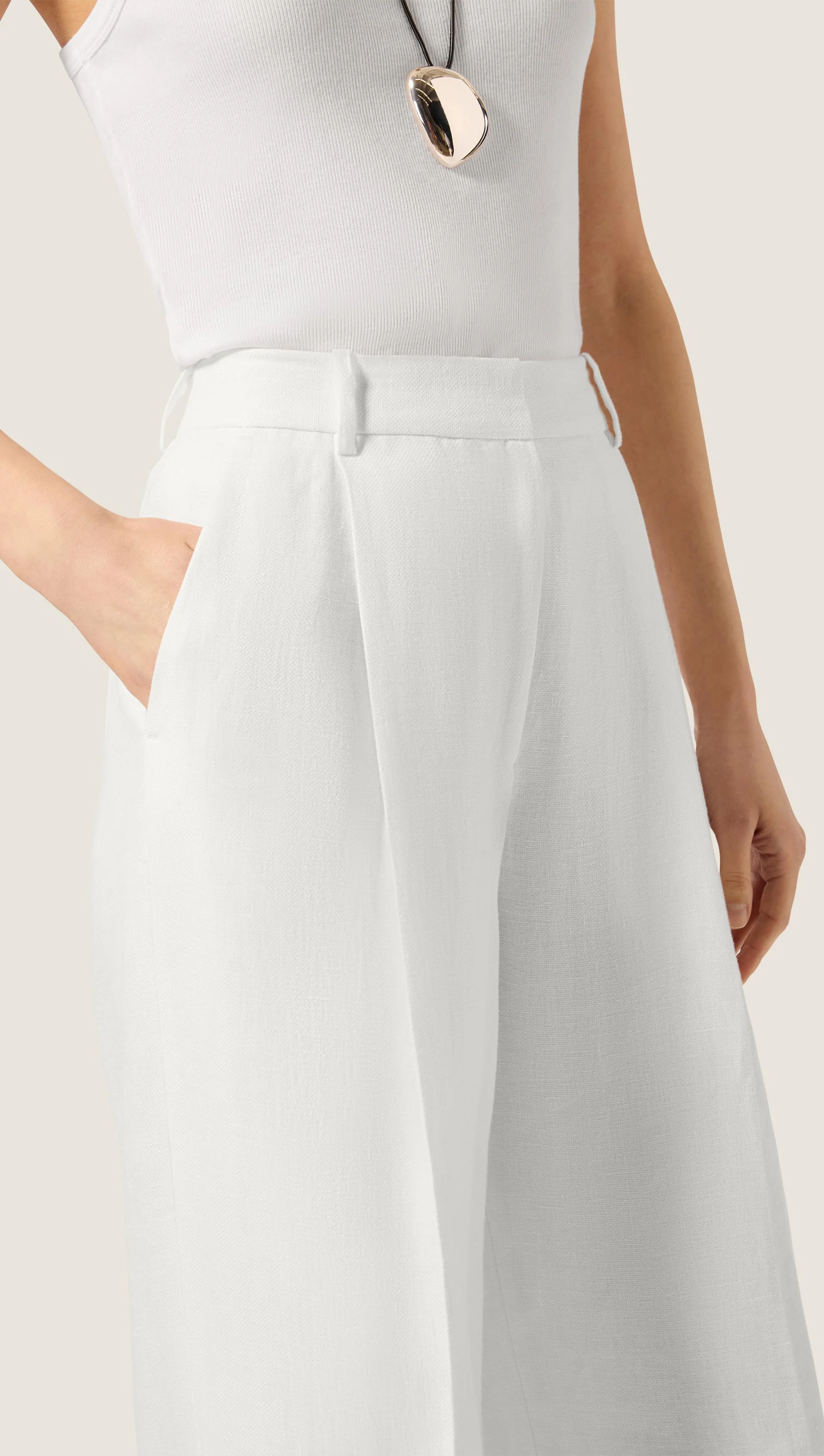 Single Pleat Trouser in Viscose Linen | Ivory - Image 6