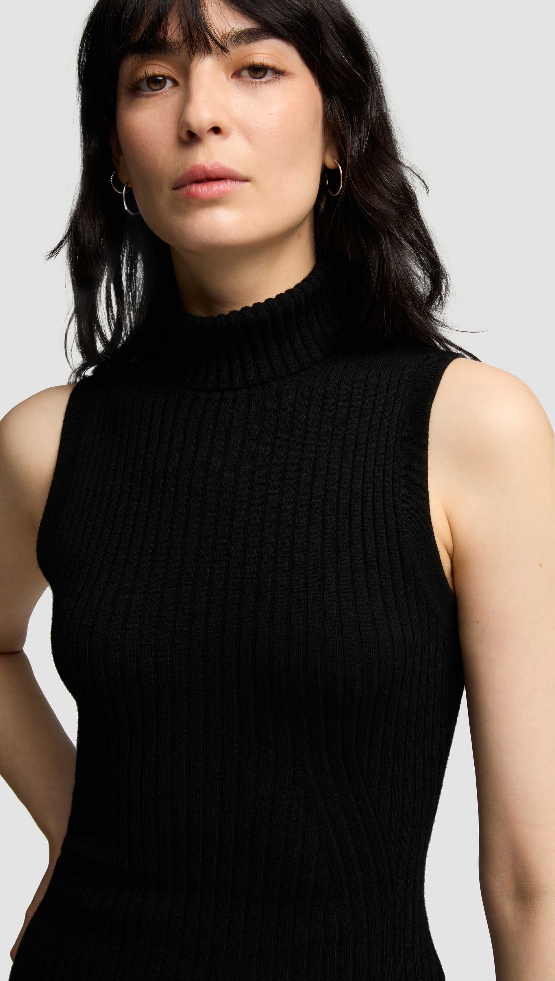 Sleeveless Turtleneck in Stretch Wool | Black - Image 5