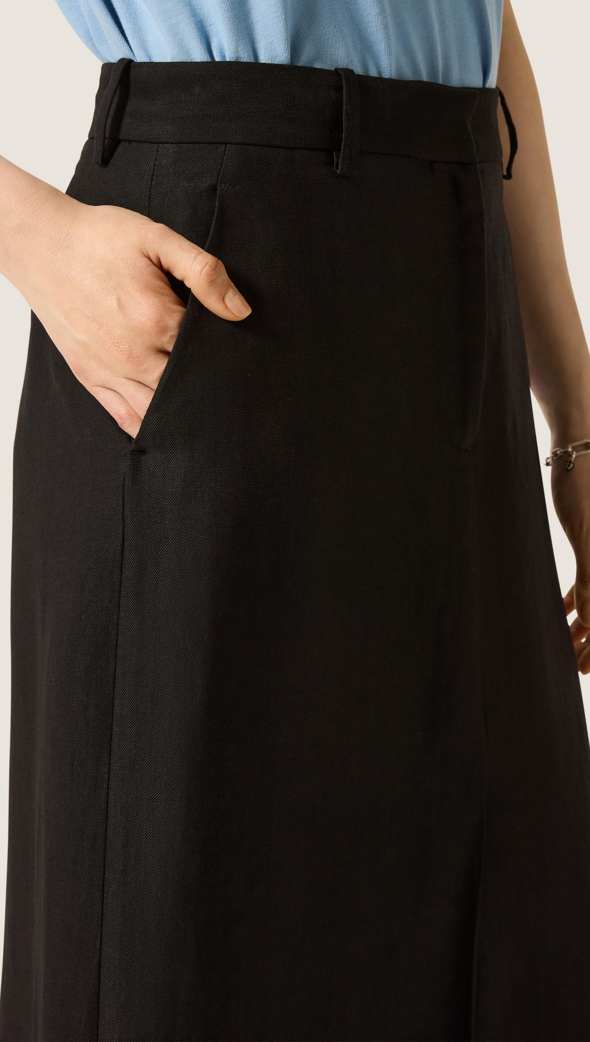 Tailored Skirt in Viscose Linen | Black - Image 6