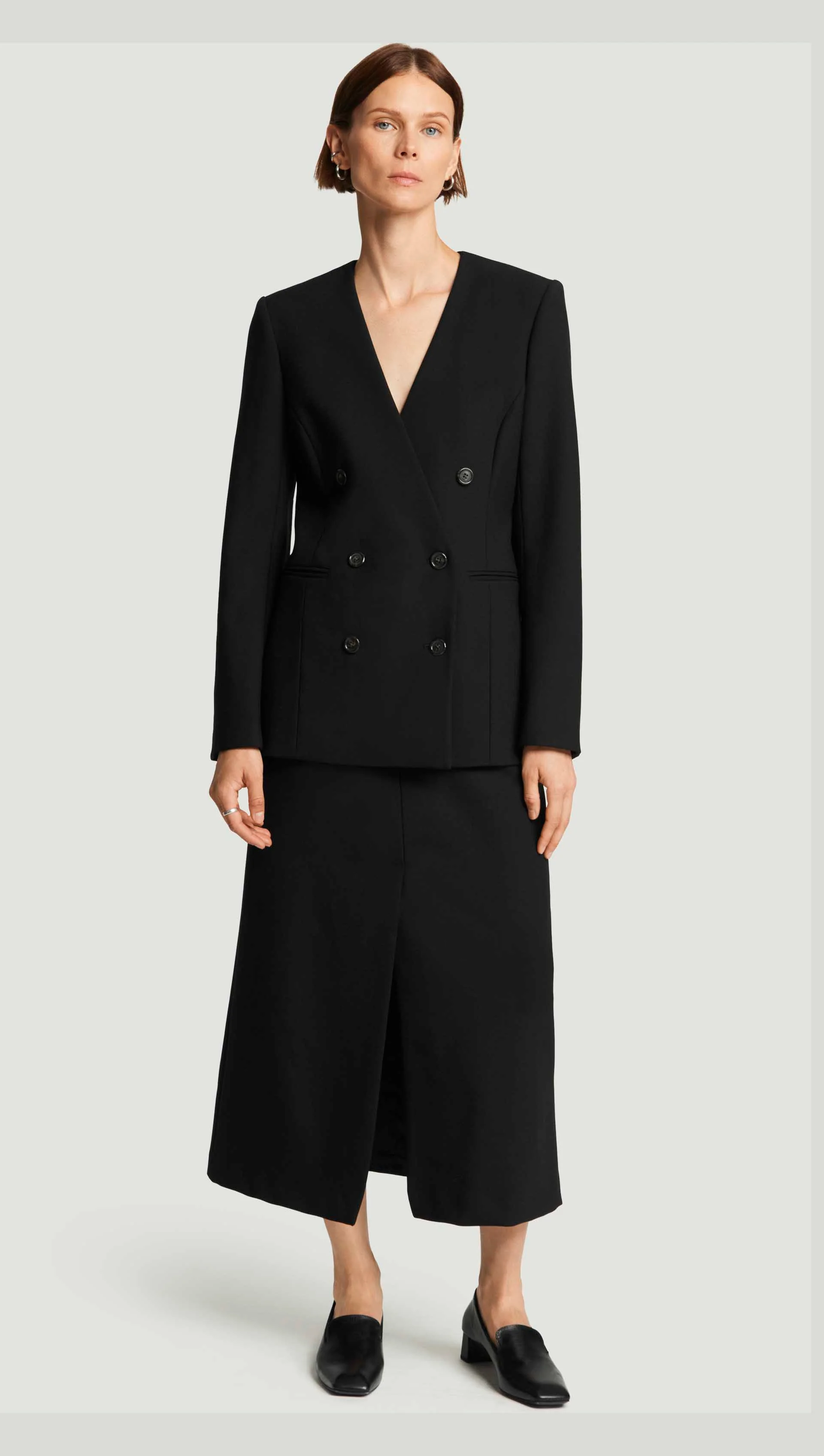 V-Neck Blazer in Heavy Wool Twill | Black - Image 2
