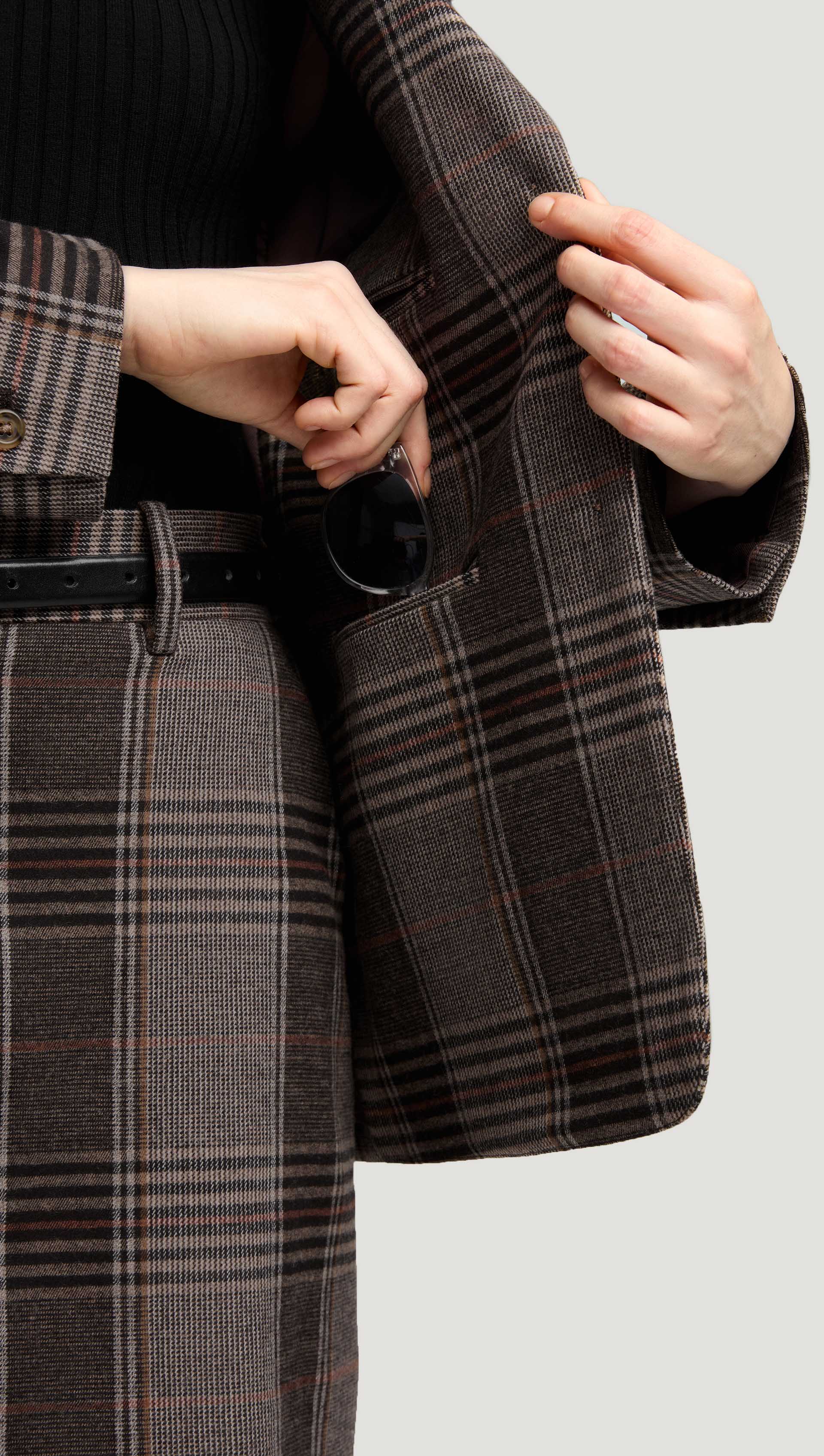 Weekend Blazer in Viscose Blend | Coffee/Beige Plaid - Image 8